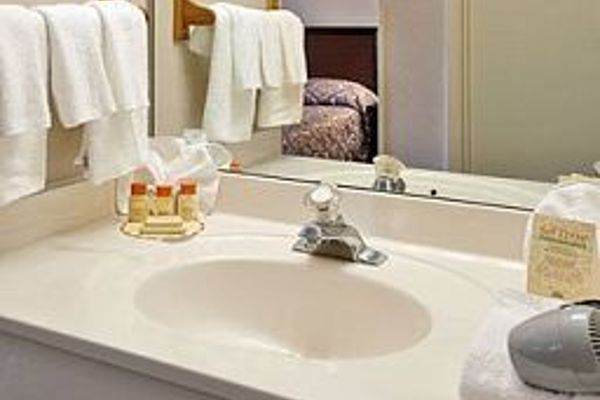 AMERICAS BEST VALUE INN (Commerce)